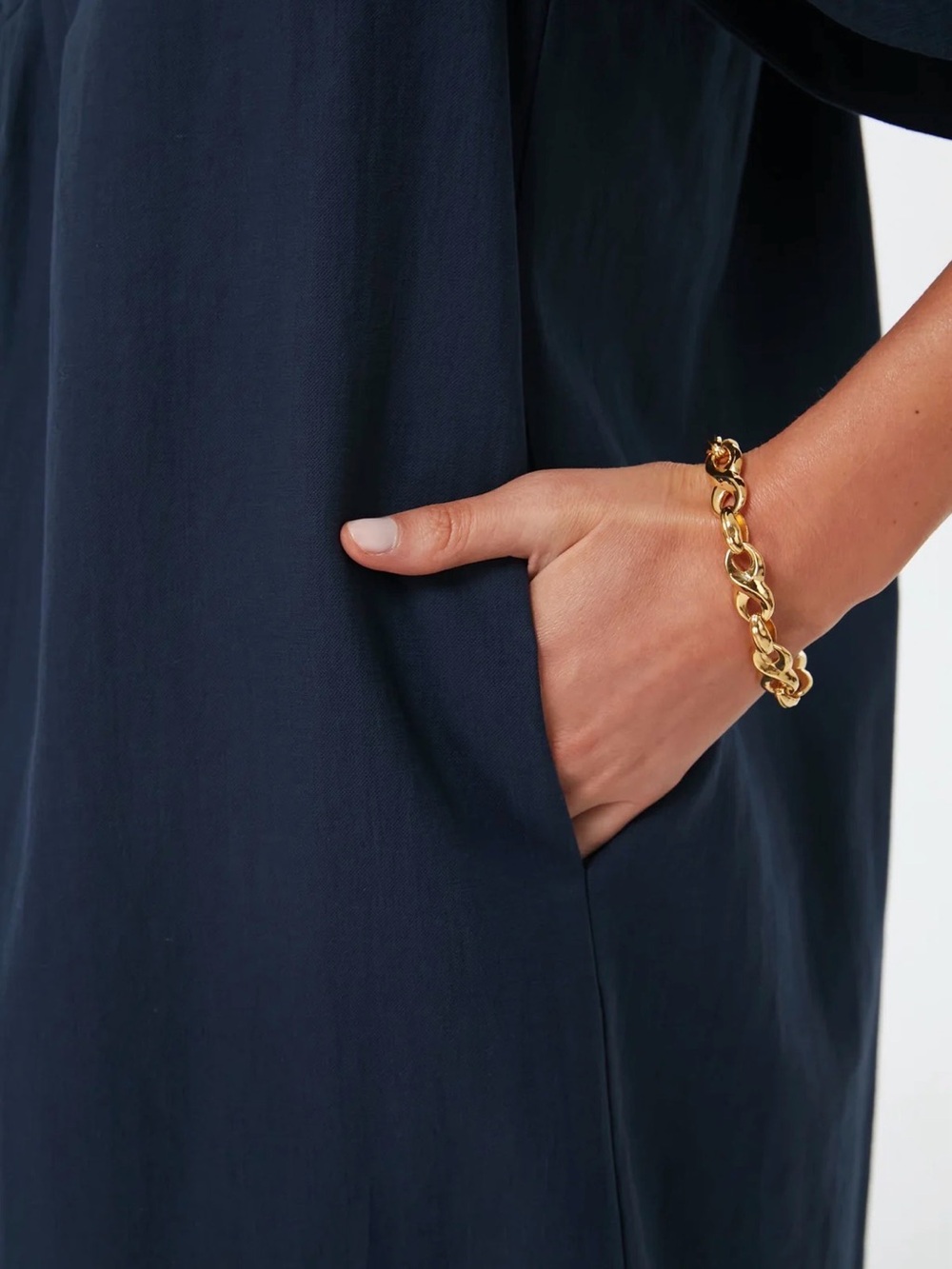 POMANDER PLACE
Black Finley Flutter Sleeve Dress - Picture 11 of 13